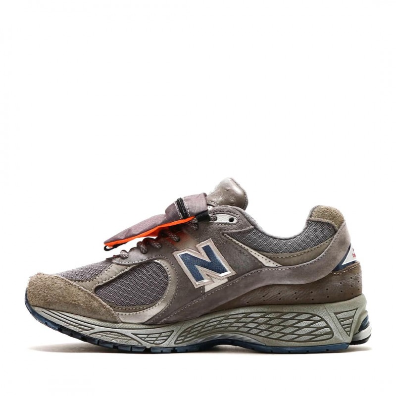 New Balance 2002R Pouch Castle Grey