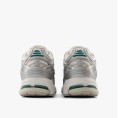 New Balance 1906R Silver Metallic Cream